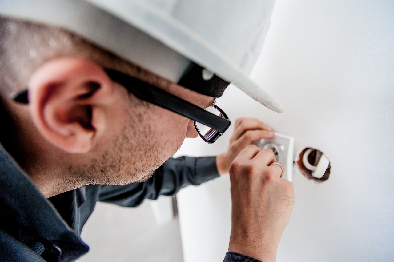 registered electrician working