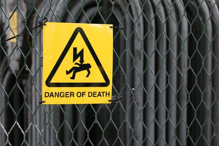 risk of electrocution sign